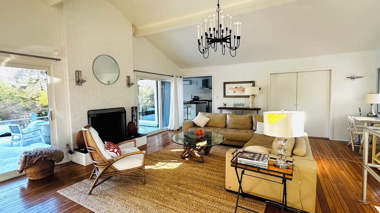 Photo of Livingroom in Noyack