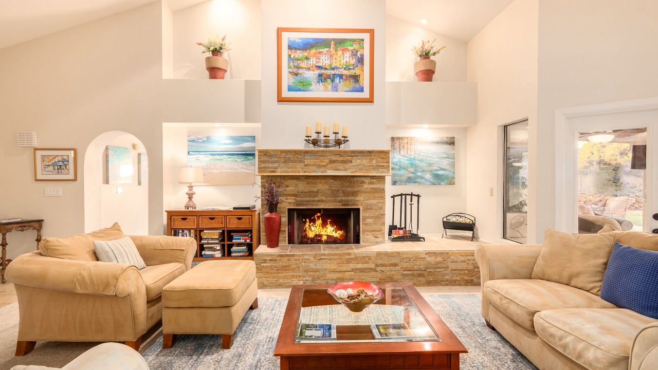 Photo of Livingroom in Paradise Valley Village