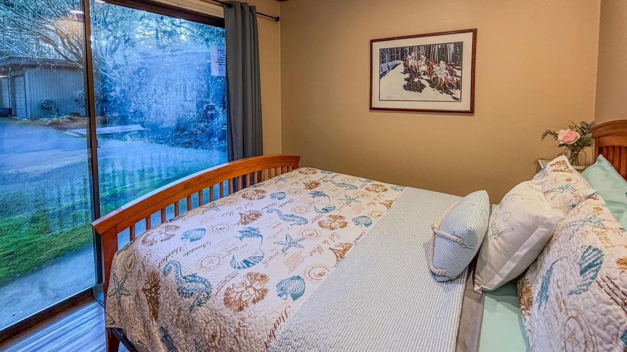Photo of Bedroom in Coos Bay