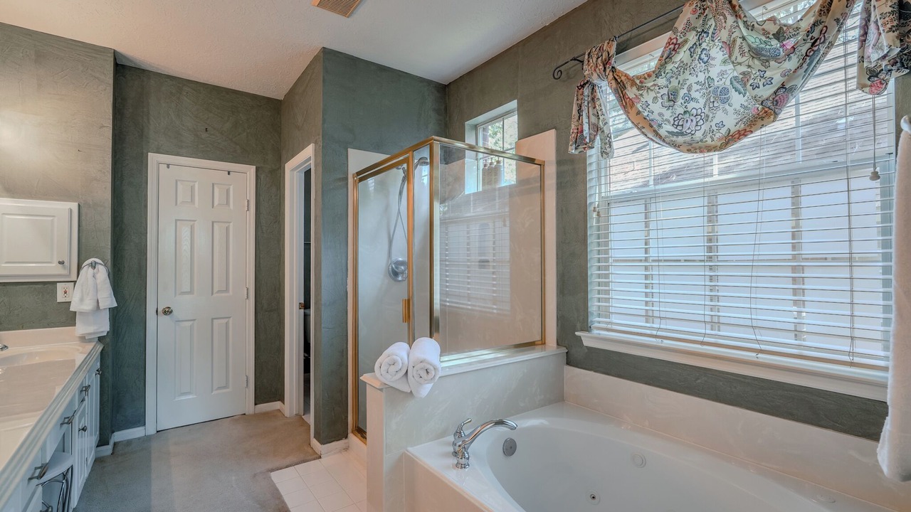 Photo of Bathroom in Alden Bridge