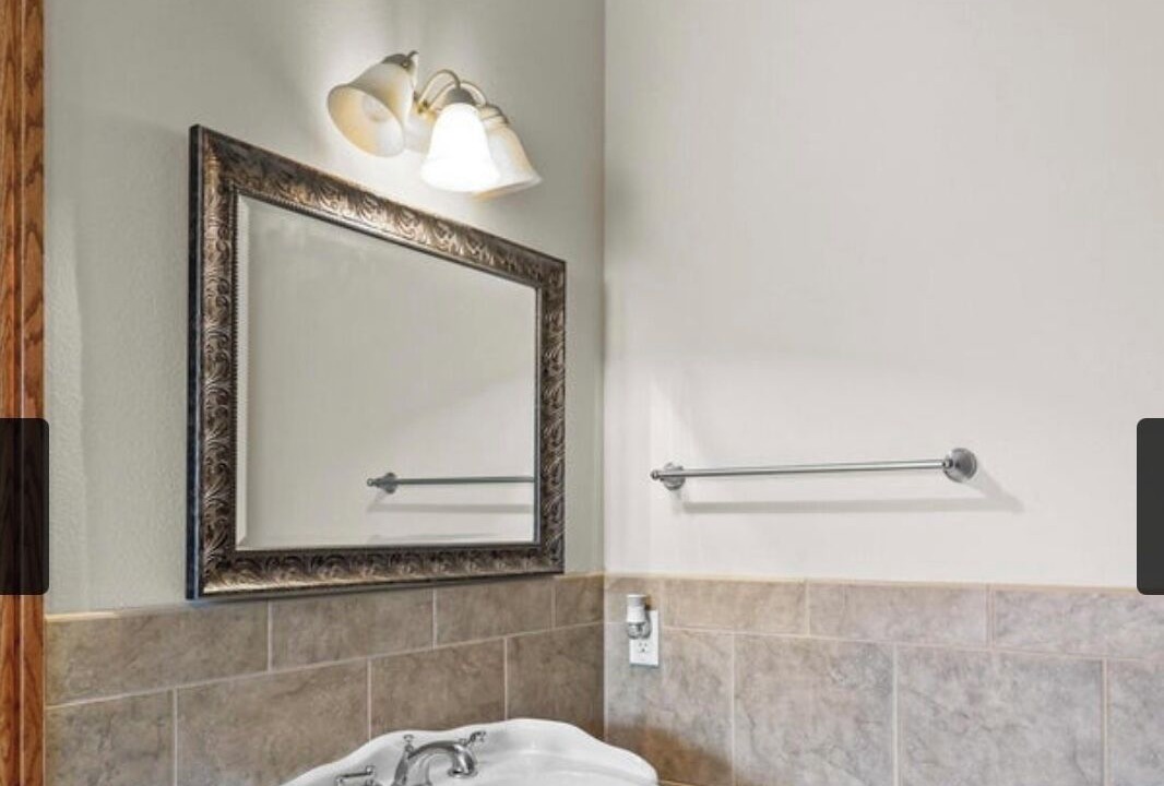 Photo of Bathroom in Duquesne