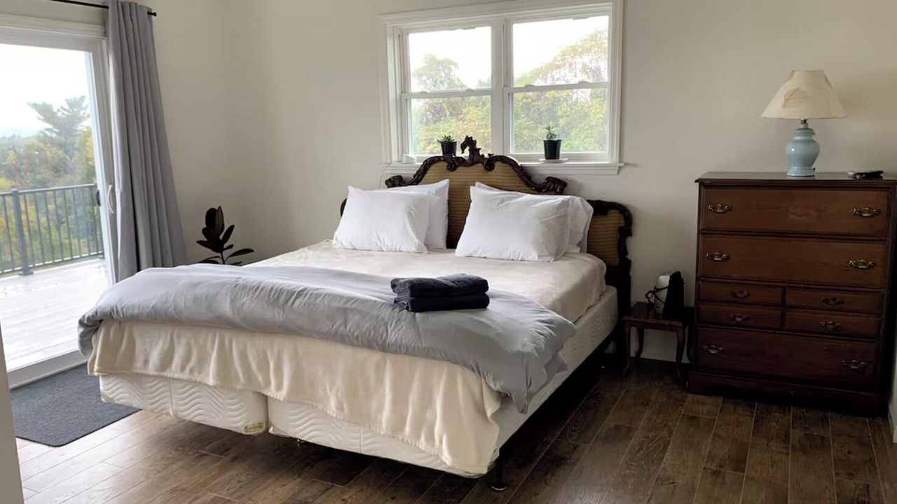 Photo of Bedroom in Hollowville