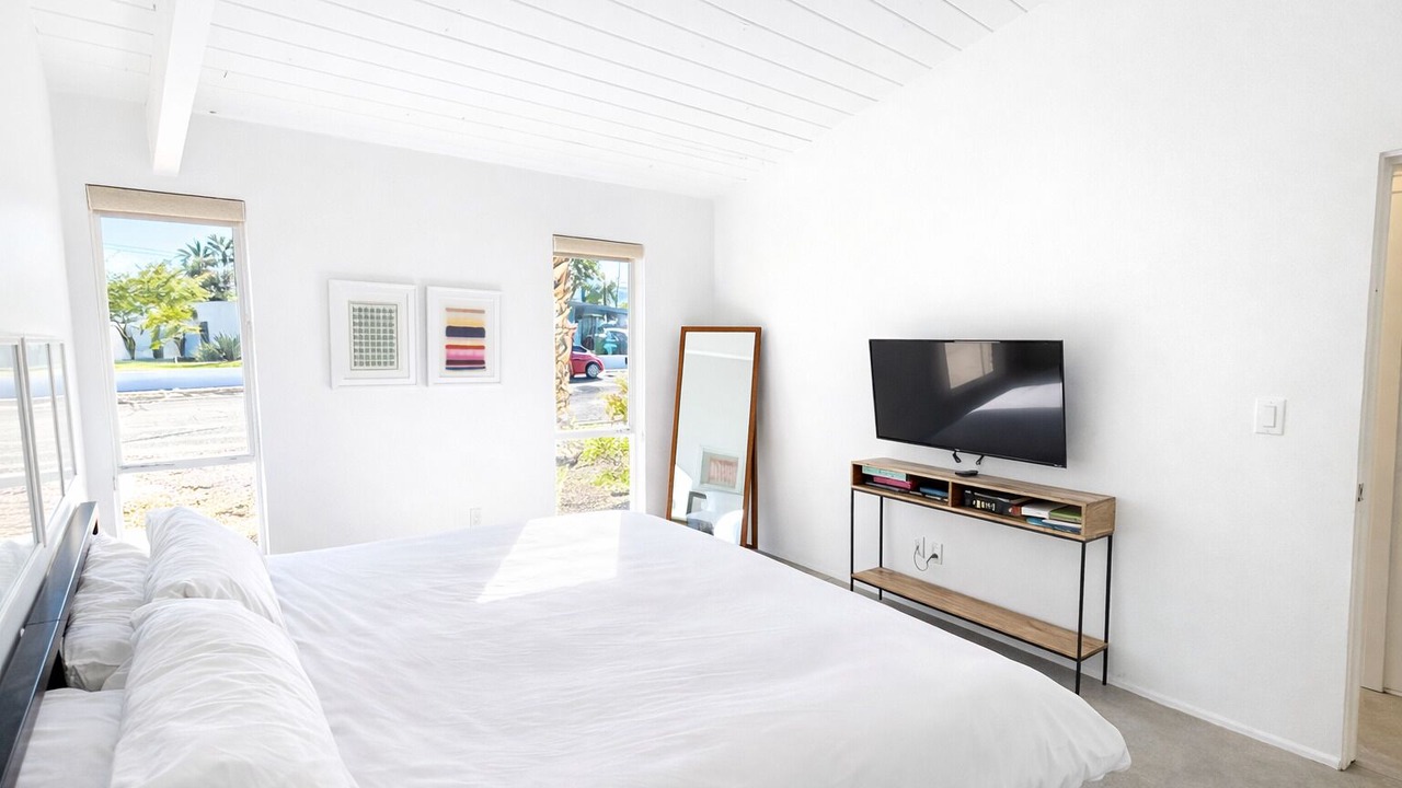 Photo of Bedroom in Racquet Club Estates