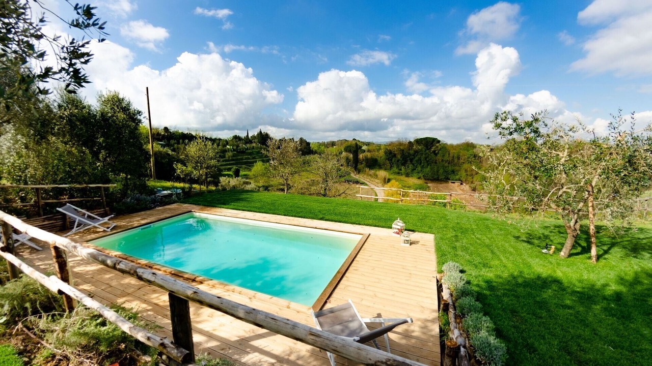 Photo of Outdoor in Lari