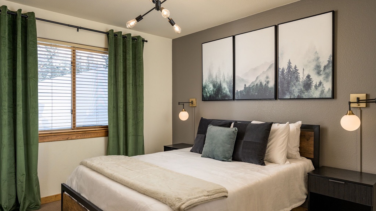 Photo of Bedroom in Crown