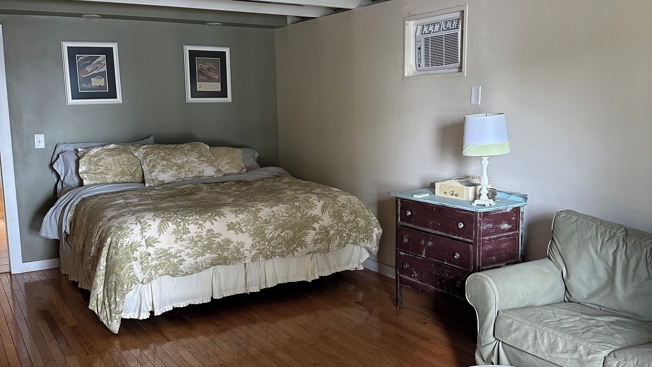 Photo of Bedroom in Paw Paw Lake