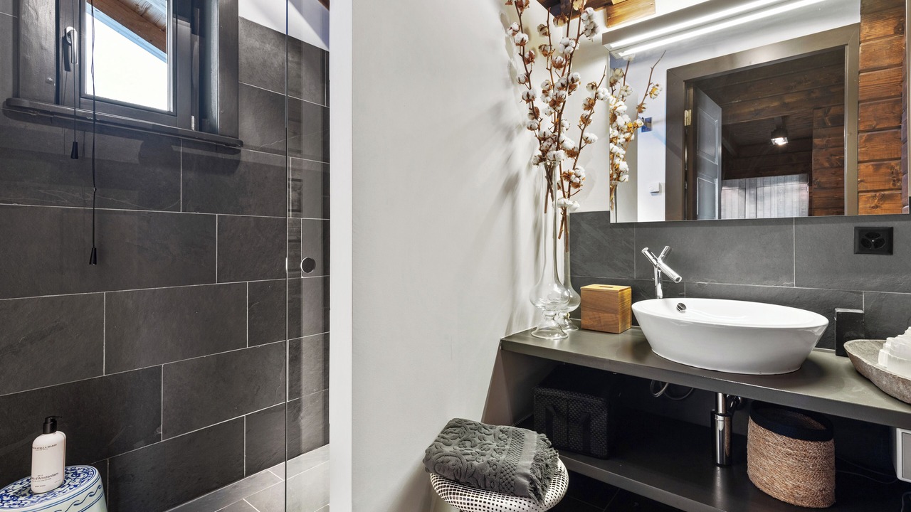 Photo of Bathroom in Vex