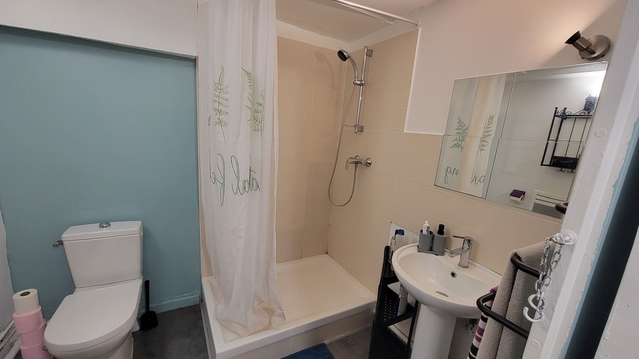 Photo of Bathroom in Magny-les-Hameaux