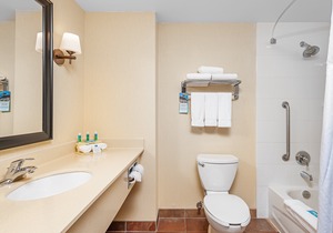 Holiday Inn Express Hotel & Suites Clarington - Bowmanville, an Ihg Hotel