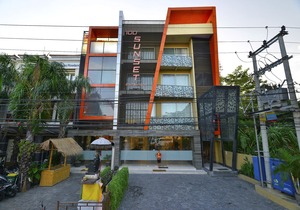 100 Sunset Boutique Hotel