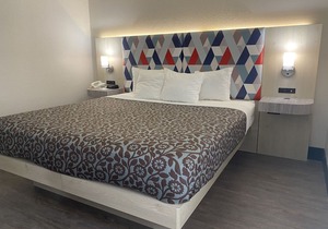 Days Inn & Suites by Wyndham Norcross