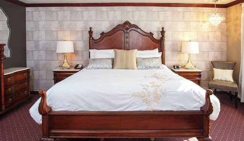 Honeymoon Suite
