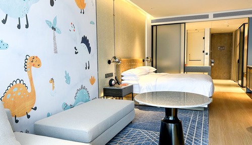 Family Room, 1 King Bed (View)