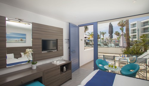 Superior Room, Terrace, Pool View