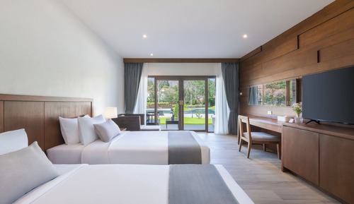 Deluxe Pool View Twin Bed