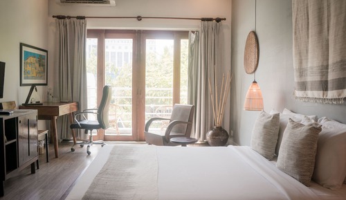 Superior Room, 1 King Bed, Balcony, Pool View