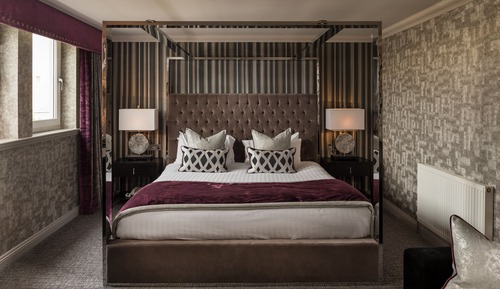Suite Family Room