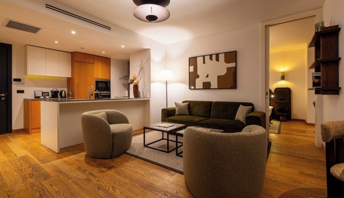 SUPERIOR 2 BEDROOM CITY VIEW APARTMENT