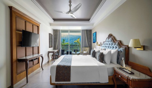 Classic Room, 1 King Bed, Mountain View