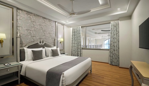 Classic Suite, 1 King Bed (View)