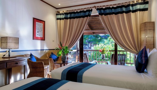 Deluxe Room, 2 Twin Beds, Partial Mountain View