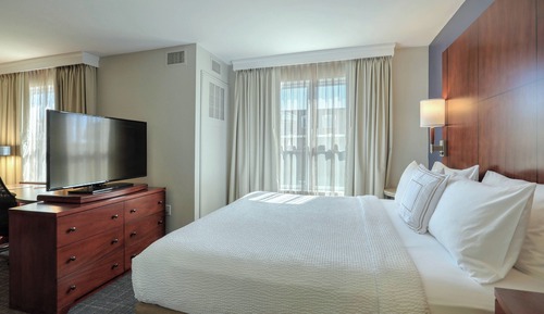 Studio, 1 King Bed with Sofa bed (Mobility/Hearing Accessible, Tub)