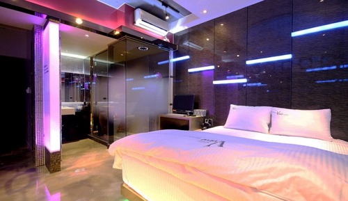 Room (First-come first-served special disco)