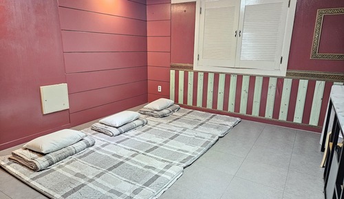 Room (Ondol Room)