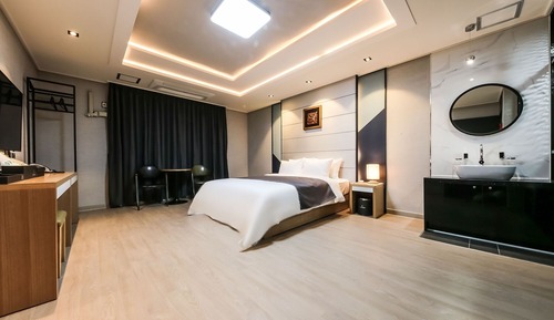 Room (Standard (Double Bed+S Bed))