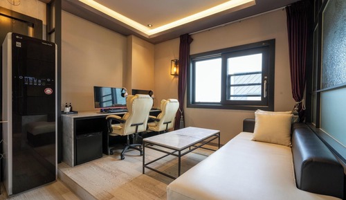 Room (VVIP (2 high-end PCs styler equipped))