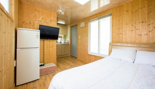 Room (Lily)