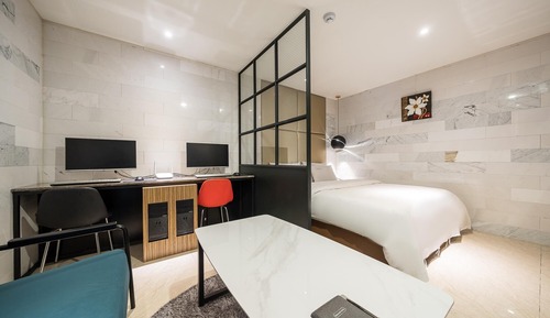 Room (Suite)
