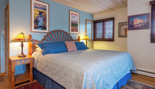 Junior Suite - Carey's Studio