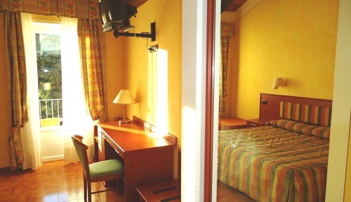Standard Double Room Single Use, Garden View