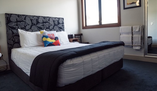 Queen Studio with Private Bathroom