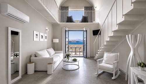 Loft Suite Plunge Pool (Caldera View)