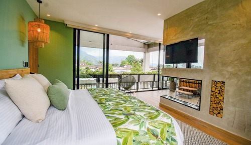 Suite, City View