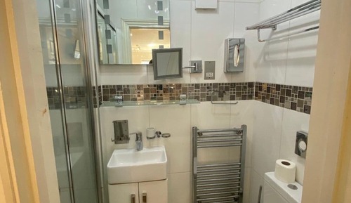 Basic Studio, Private Bathroom