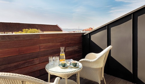 Signature Suite, 1 King Bed, Balcony