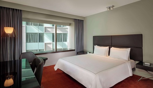 Superior Room, 1 King Bed (Atrium Facing)