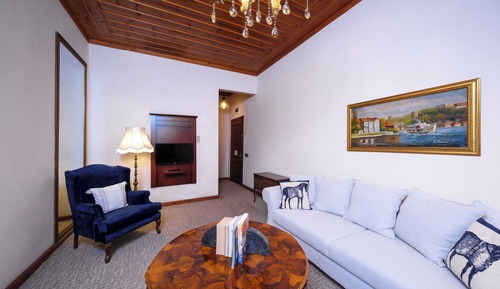 Hunter Suite