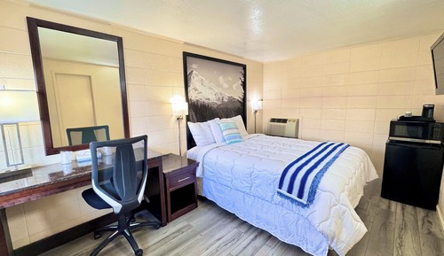 Standard Room, 1 Queen Bed (Newly Redone)