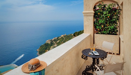 Suite, 1 King Bed (Deluxe Suite with Terrace Sea View)