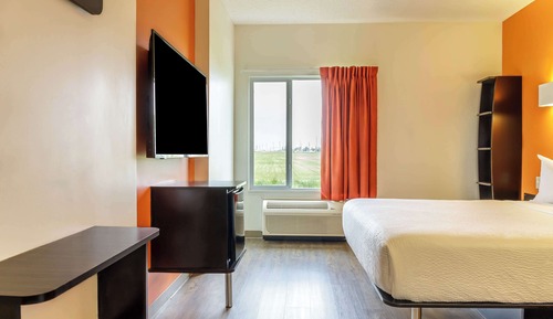 Standard Room, 1 Queen Bed, Accessible, Non Smoking