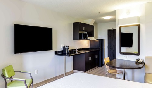 Deluxe Room, 1 King Bed, Non Smoking, Kitchenette