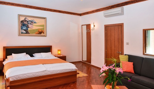 Junior Suite, 1 Bedroom, Non Smoking, Private Bathroom
