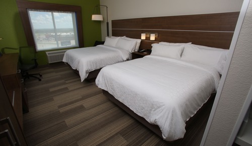 Standard Room, 2 Queen Beds, Accessible (Communications, Roll-In Shower)