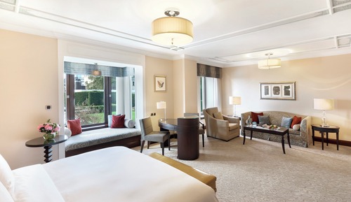 Four Seasons, Room