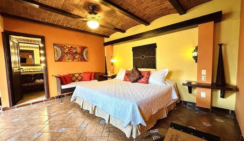 Junior Room, 1 King Bed, Refrigerator
