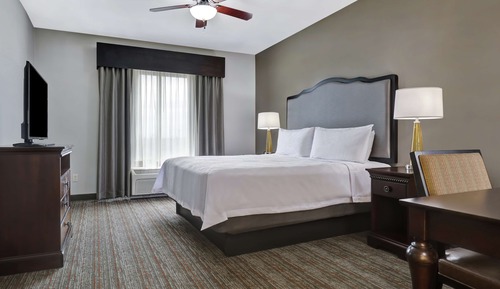 Suite, Bathtub (Mobility & Hearing)